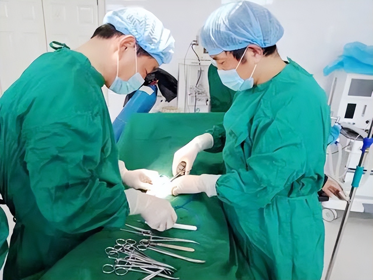 手术后刀疤又出血正常吗,手术后少量出血会影响伤口愈合吗