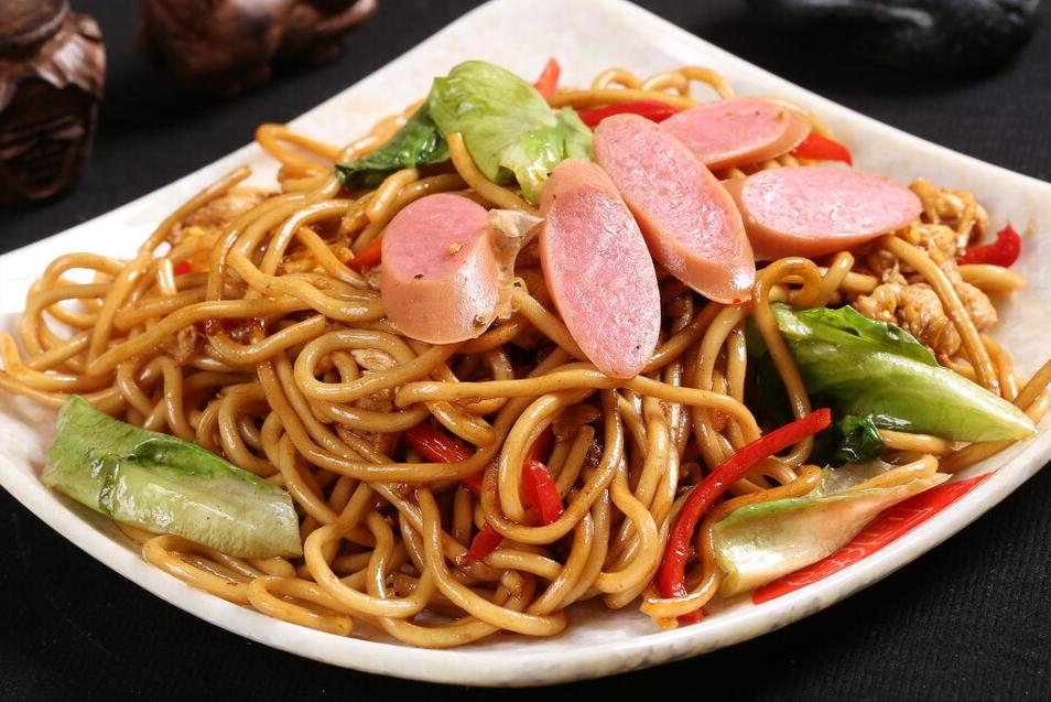 家常炒面，最忌煮好直接炒，掌握2点，面条鲜香顺滑，不黏不粘连