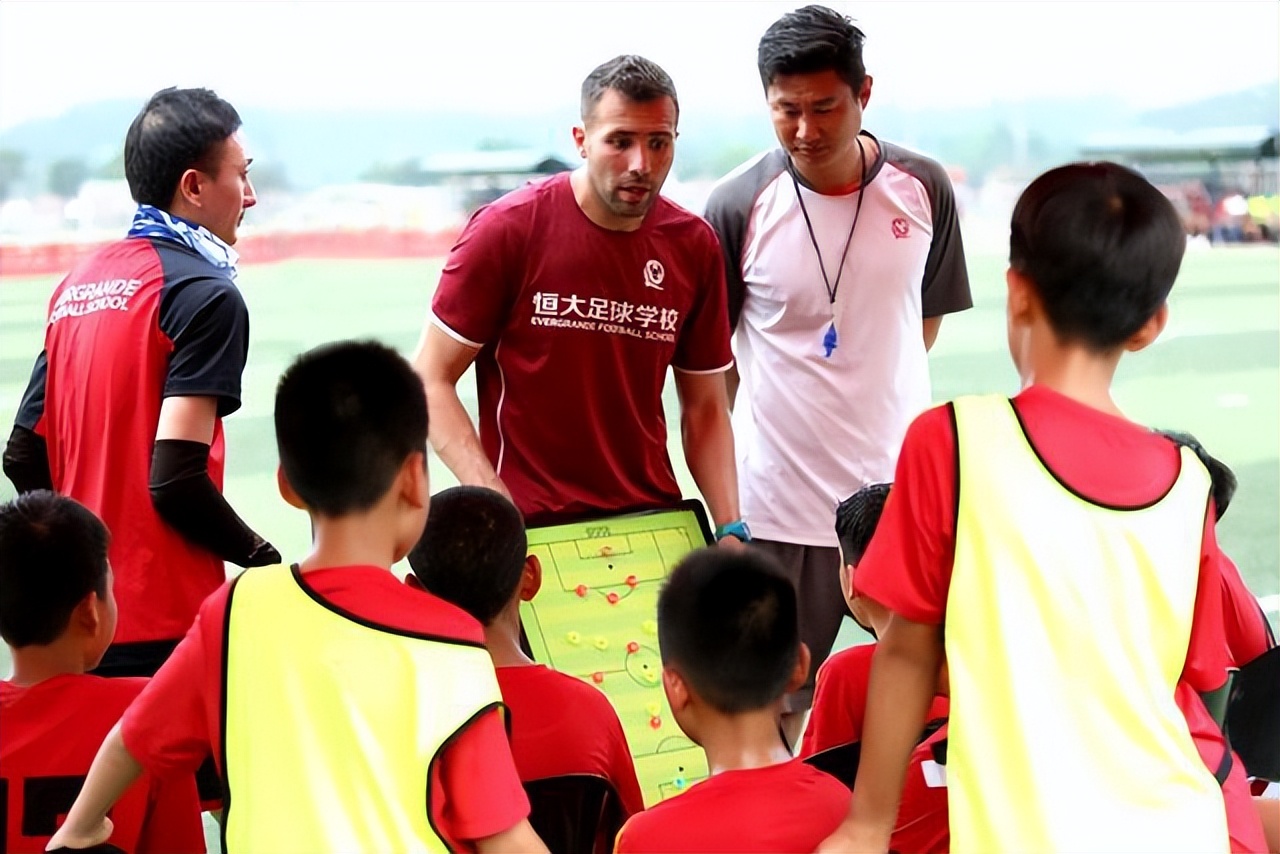 恒大足校盈利,恒大足校8年耕耘