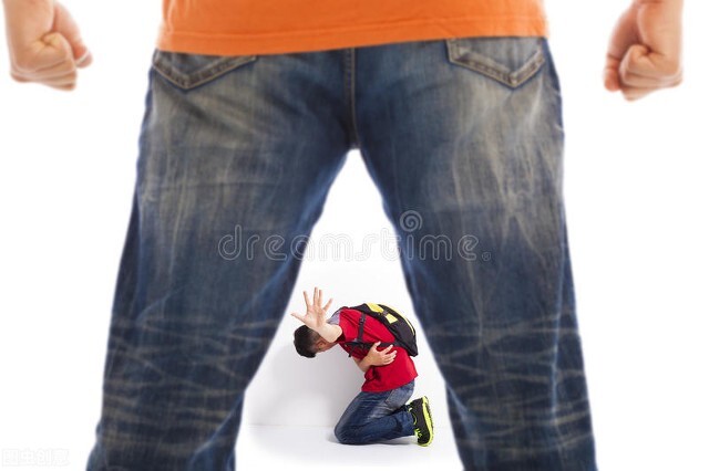 10岁男孩叛逆不愿意与父母沟通,孩子有家庭问题找谁解决