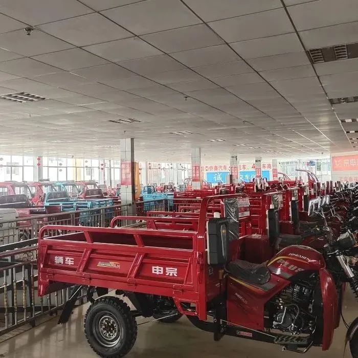 易门乔鑫商贸有限公司展厅,易门乔鑫汽车卖场