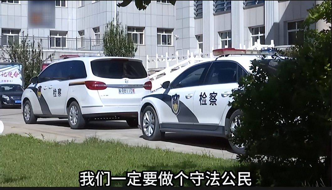 四名壮汉围殴女子一家后续,几名男子围殴脚踹女生