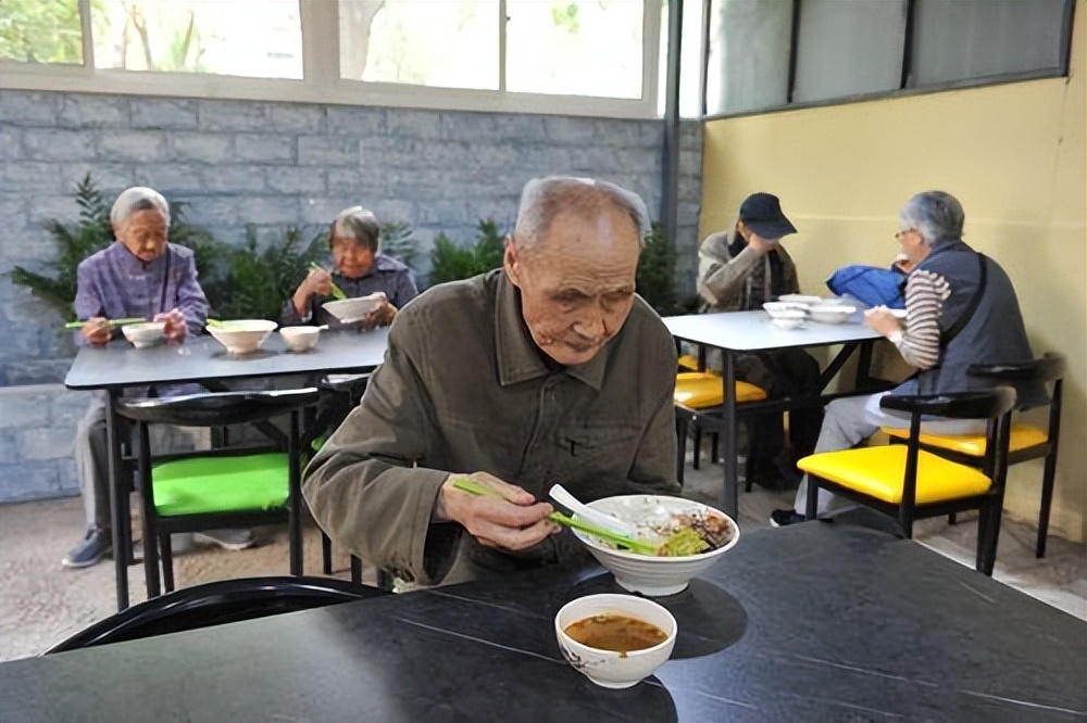 医生建议这四种水果尽量要少吃,医生建议三种食物少吃