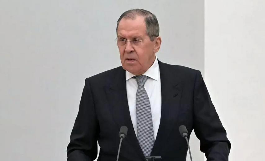 俄罗斯外长回应使用苹果设备,用的华为手机戴的苹果手表