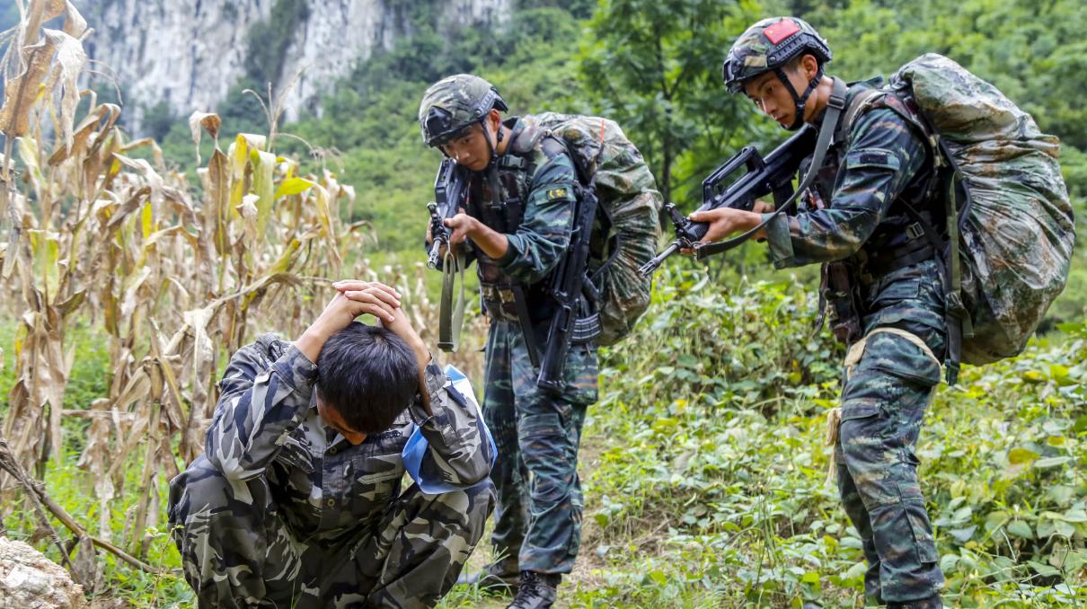张豪身中18枪抓劫匪纪录片,19岁武警战士身中13弹仍擒获歹徒