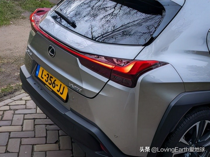 雷克萨斯ux200安全系数,雷克萨斯ux200双闪