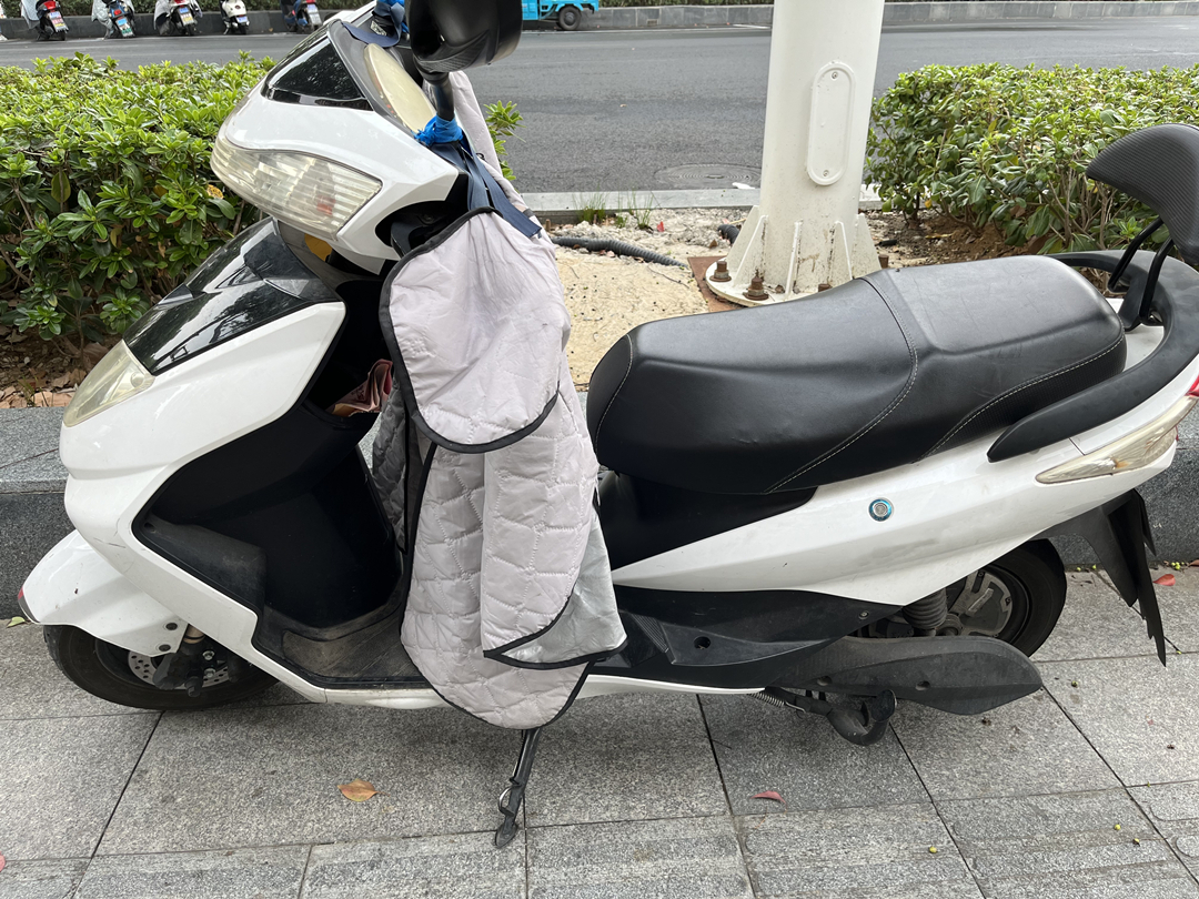 几万块钱的两轮电动车哪款更靠谱,两轮电动车哪种车型好看