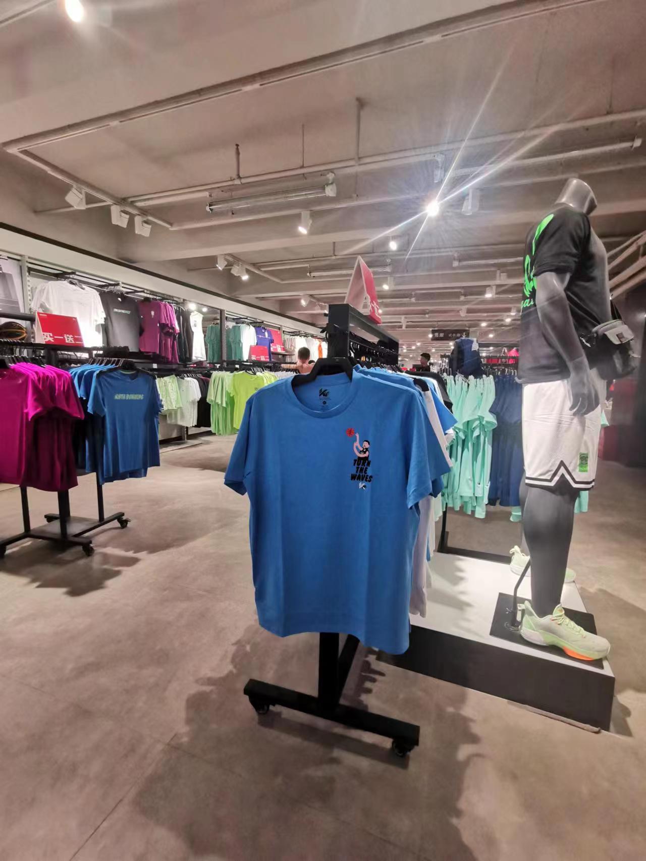 疫后的运动鞋服品牌折扣力度有多强？我们南下晋江探访安踏工厂店