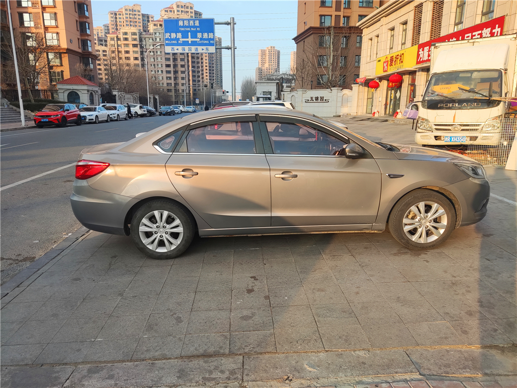 大众车添加玻璃水,汽车玻璃水添加教程