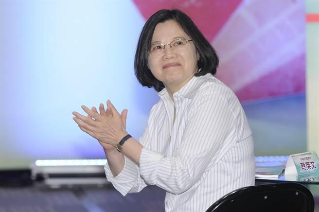 退出选战？柯文哲放风称可退选，是说给蔡英文还是国民*党**高层听？