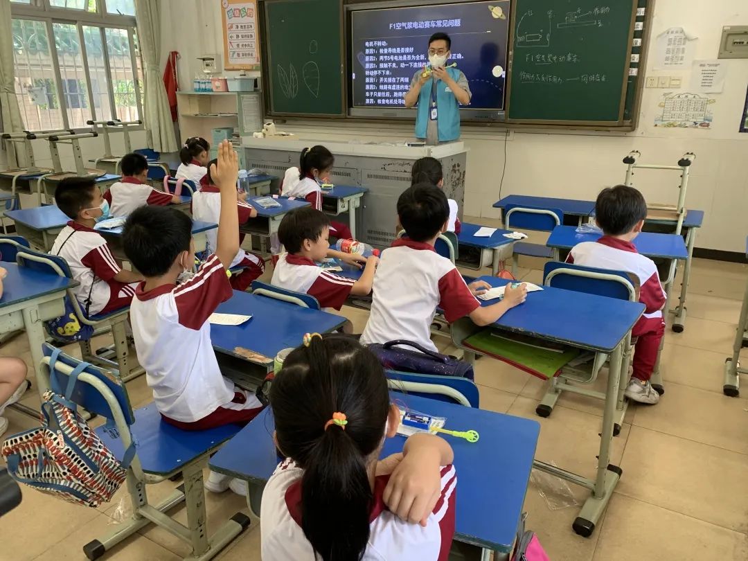 直击课外喵暑托开课首日情况：能和同学一起过暑假，太好玩了