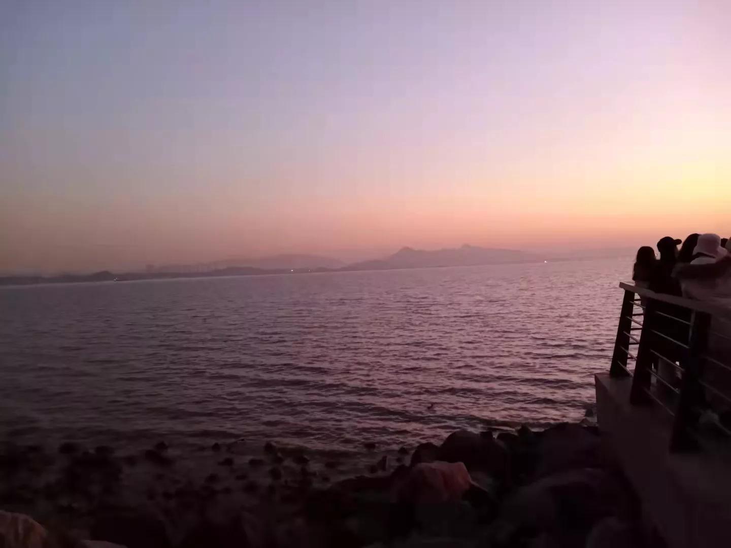 一个年轻人站票到深圳，再到深圳买房买车站住脚跟