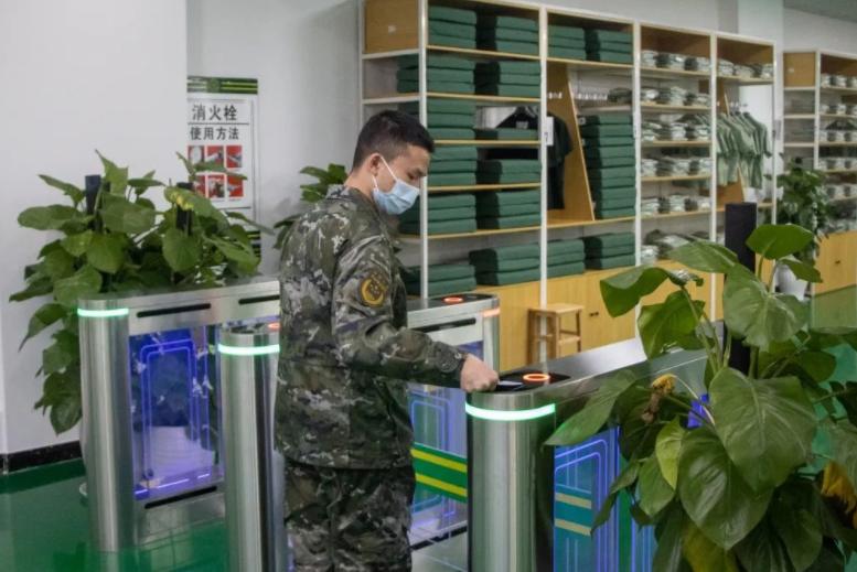 部队被装开箱,部队被装