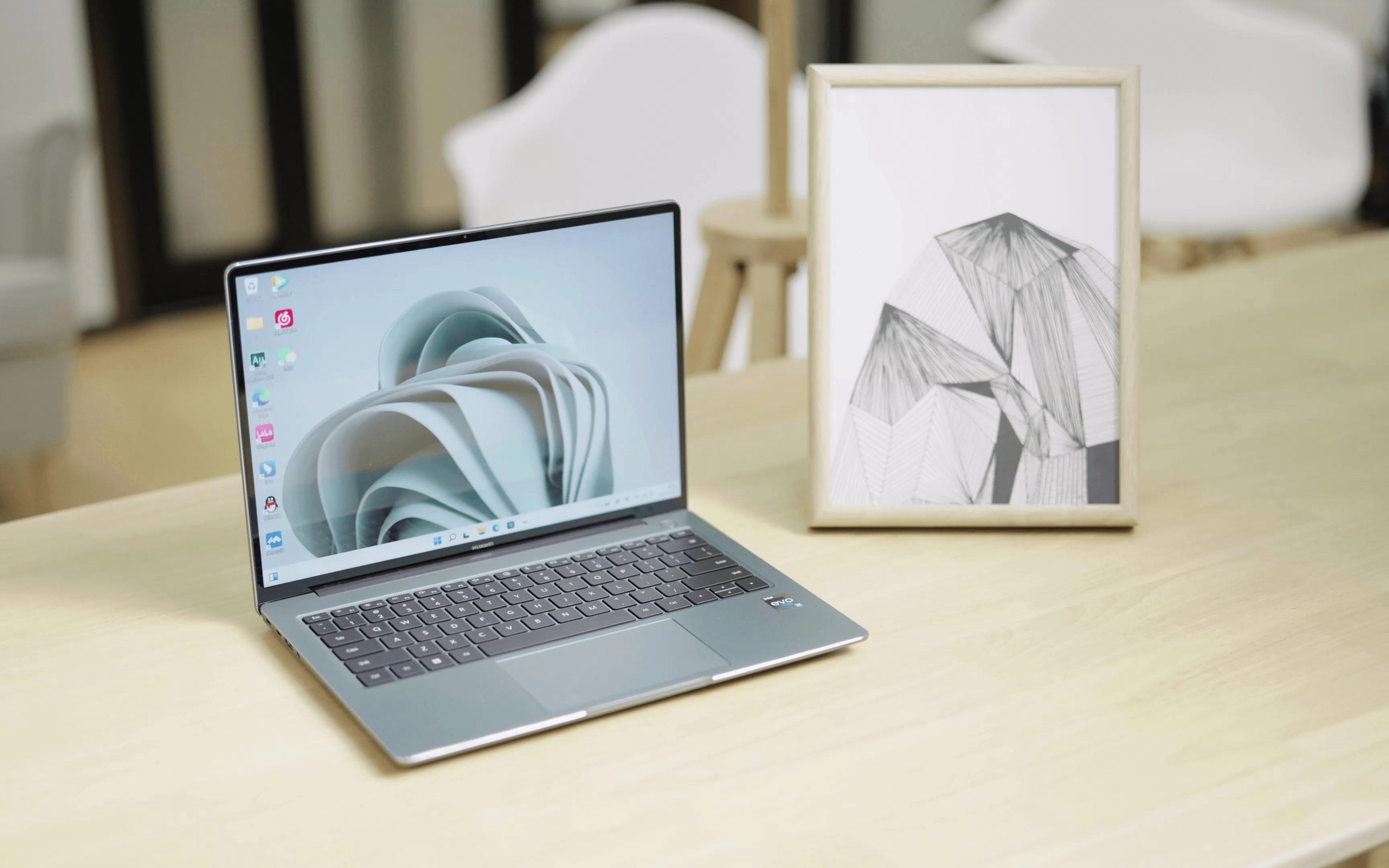 新手入门笔记本电脑推荐游戏本,轻薄本和游戏本哪个更适合大学生