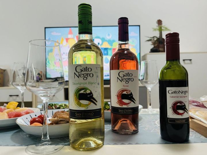 前段时间开始喜欢喝葡萄酒,买了这款黑猫葡萄酒体验一下