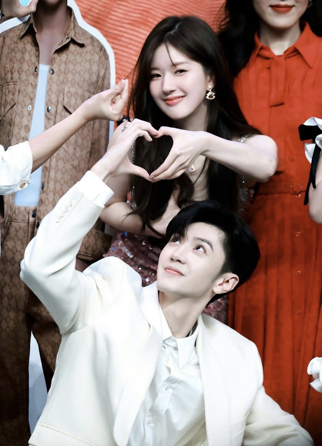 曾黎节目谈赵露思,曾黎和赵露思跳舞谁穿黑色衣服