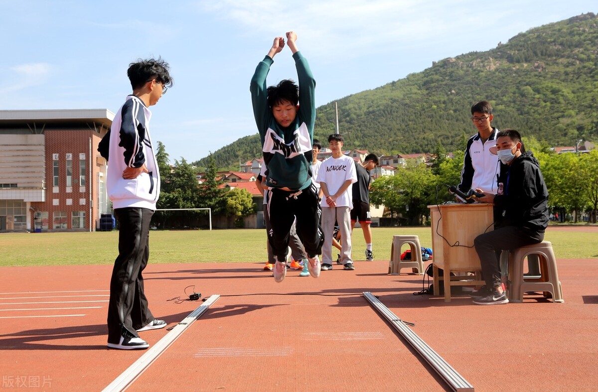 中考体育生特长生录取摸高标准,中考体育特长生单招标准是什么