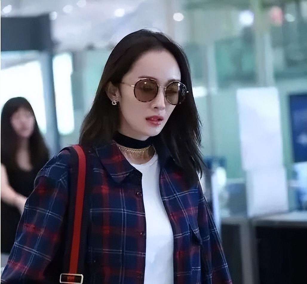 gucci是什么品牌眼镜,gucci眼镜有款红边框的眼镜