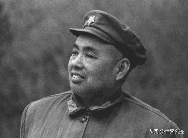 1980年*国锋华**视察南京军区，*世友许**称病不见，*国锋华**亲自登门拜访