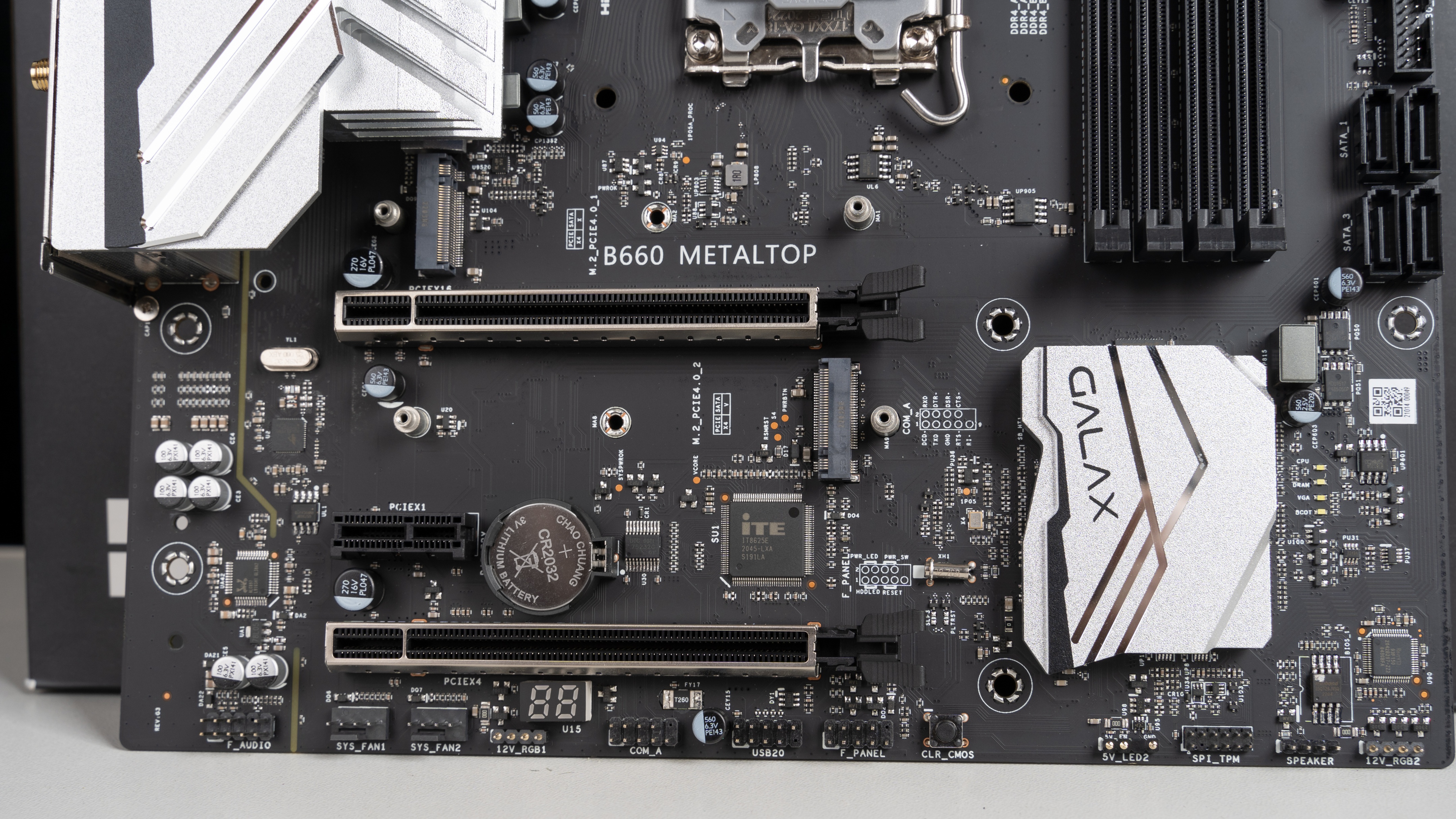 影驰b660金属大师白金版测评,影驰b660金属大师内存插槽