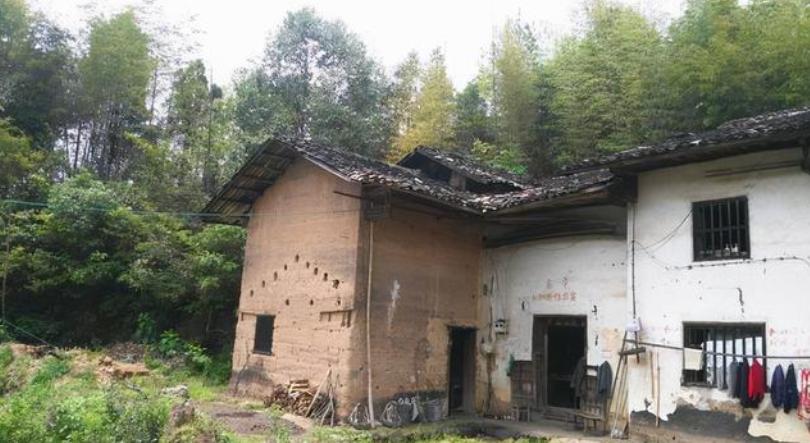 复旦大学生躺床上啃老3年,复旦高材生啃老