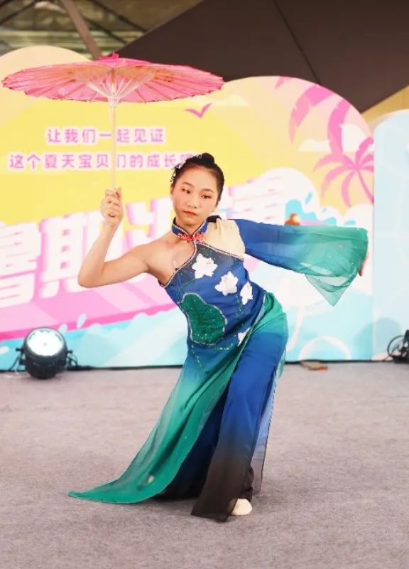 舞蹈表演培训推荐哪家,舞蹈机构还是舞蹈学校