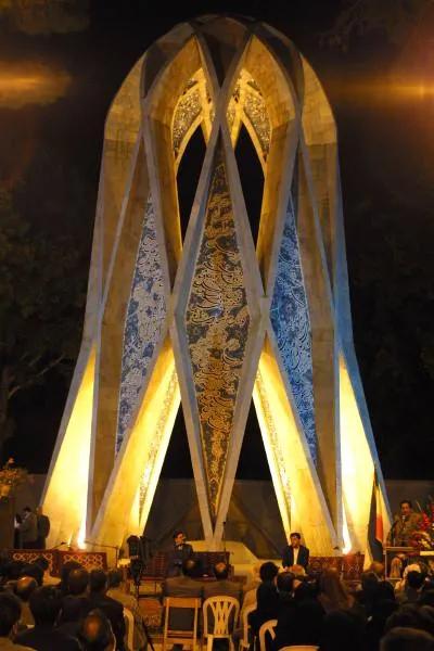 欧玛尔海亚姆简介,欧玛尔·海亚姆百科简介