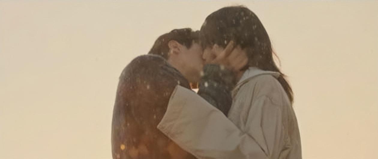 韩剧那年我们的剧照,崔宇植金多美吻戏