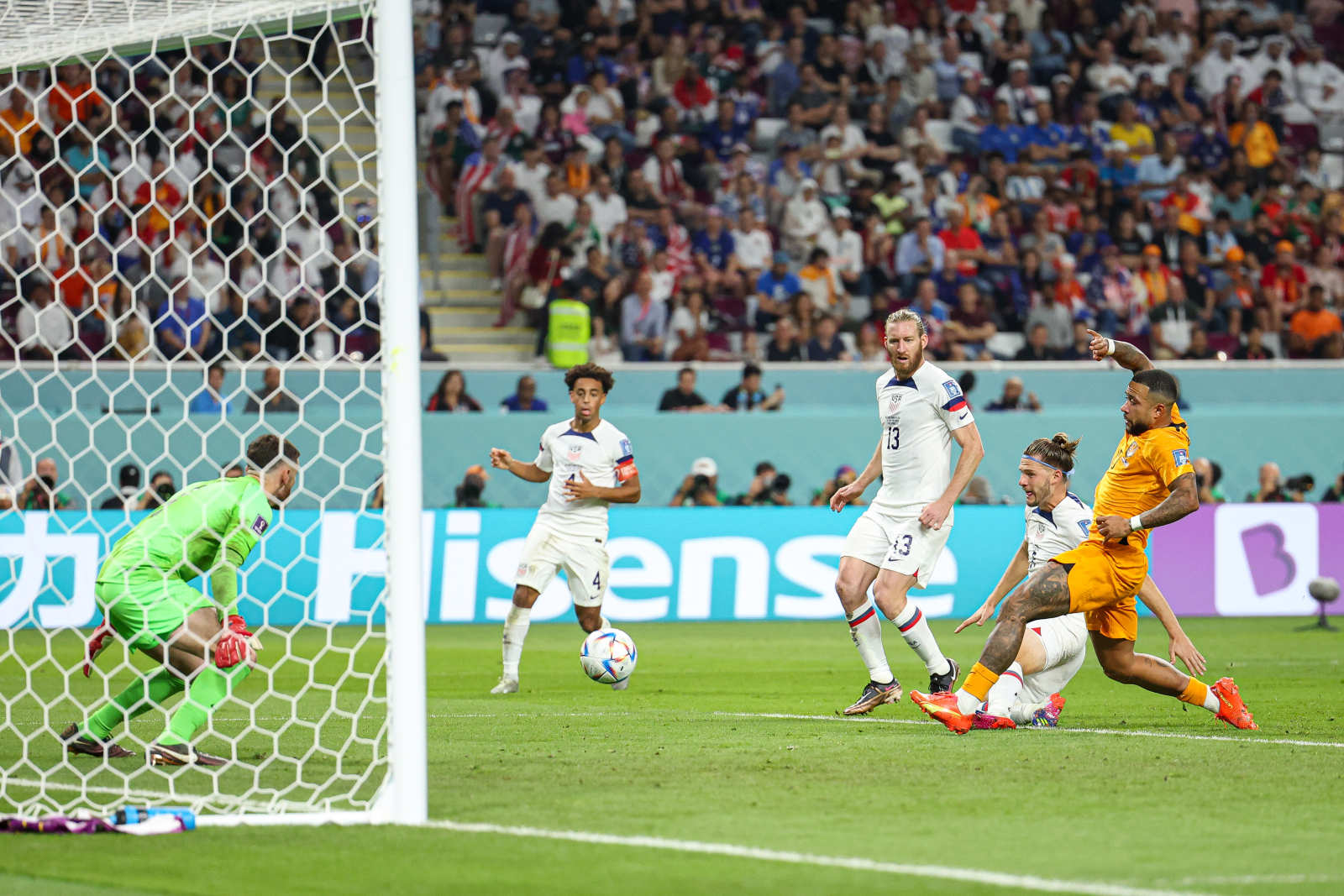 71岁患癌主帅“三进宫”荷兰，352阵型获赞，豪言杀进世界杯决赛