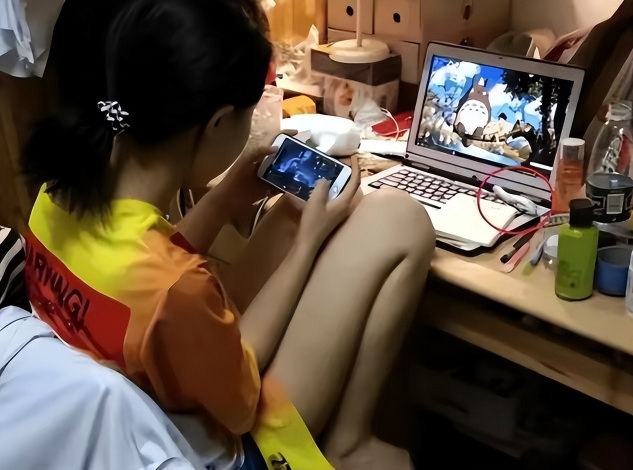 “奶头乐”出现在大学校园，不少大学生深陷其中，家长却浑然未知