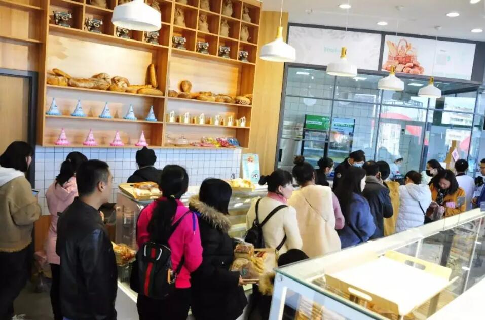 南京一家蛋糕店一年赚多少钱,杭州一家蛋糕店