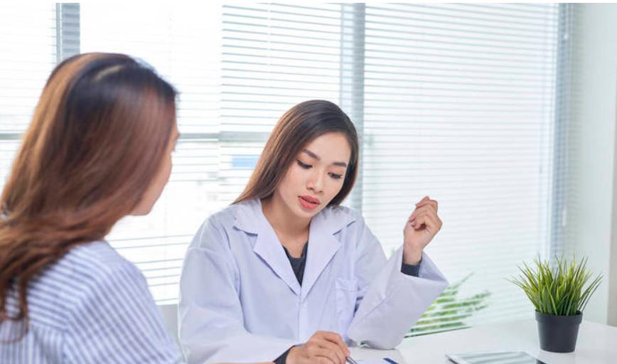 “医生，我下面有点疼，你能帮我看看吗？”一个20岁的女孩