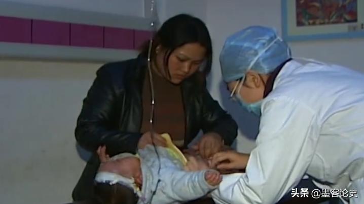 故事:河南1岁女婴患早老症,一夜变成80岁老人,母亲含泪千里求医