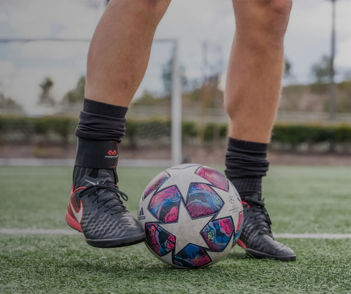 内马尔脚踝90度扭伤姆巴佩,内马尔脚踝受伤巴黎圣日耳曼