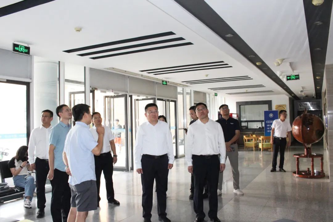 签约8个项目总投资135亿元,8项成果发布25个合作项目签约