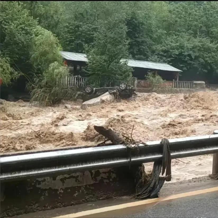 陕西突发山洪最新视频,陕西铜川山洪爆发真实全过程