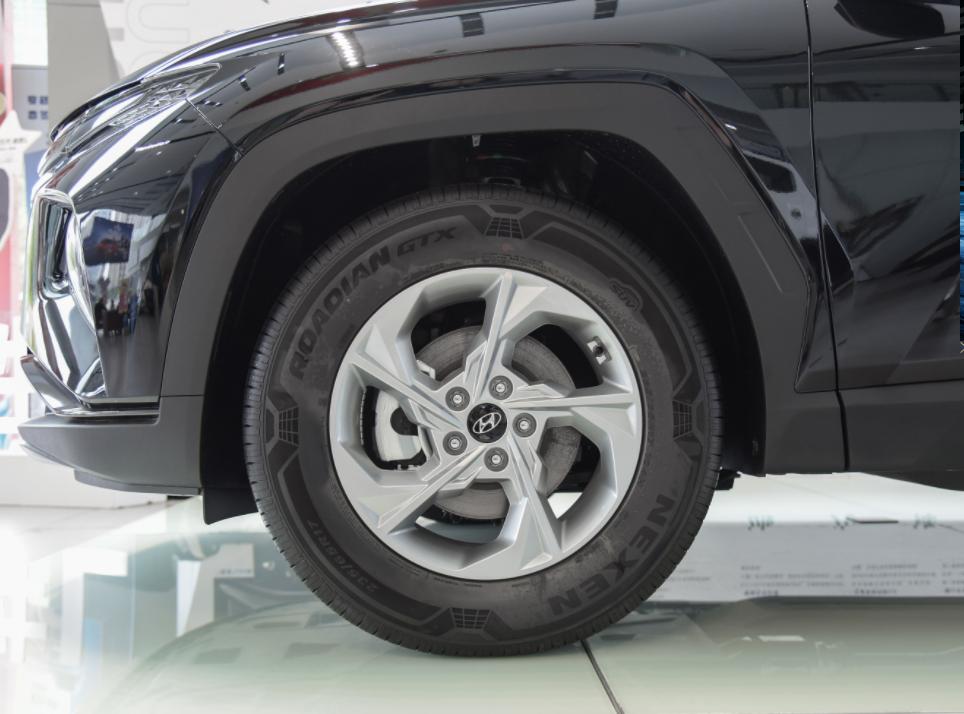 动力不足、销量一路下滑！北京现代第五代途胜L有哪些优缺点？