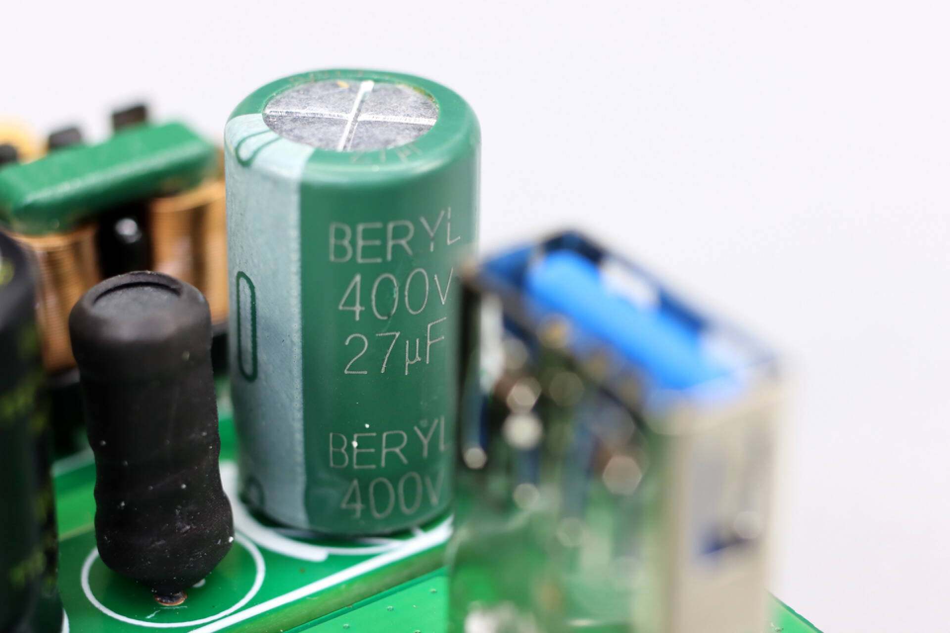 公牛新款67w快充插座拆解,公牛防过充保护插座拆解