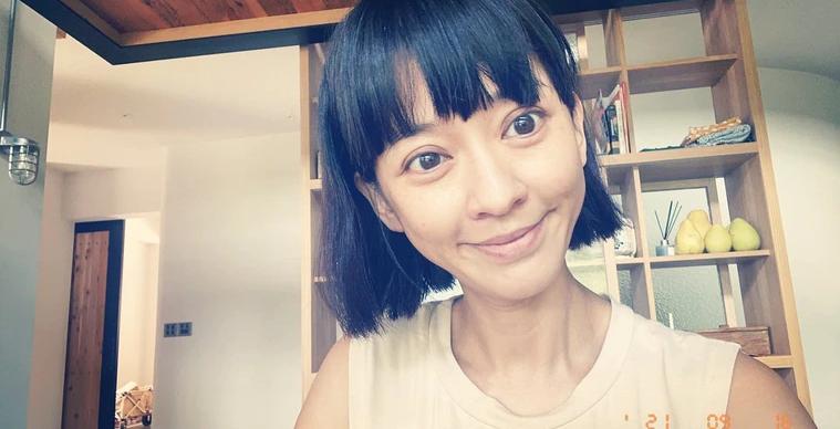 脖子青筋暴起、胸部瘦成排骨，这8位女明星的审美太畸形了