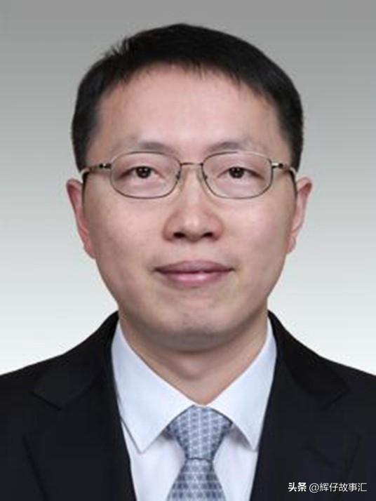 上海市黄浦区区长和无锡市市长,现任上海市委书记和市长