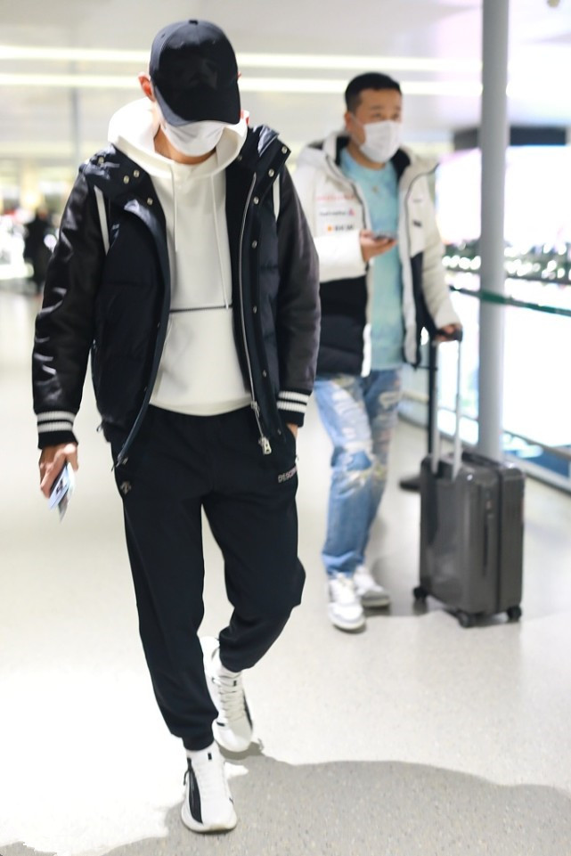 张继科蓝色运动鞋配西装,张继科穿搭卫衣短裤