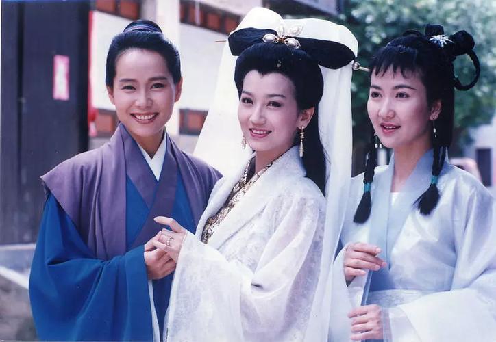 69岁赵雅芝与59岁的叶童庆生,69岁赵雅芝和60岁的叶童同框