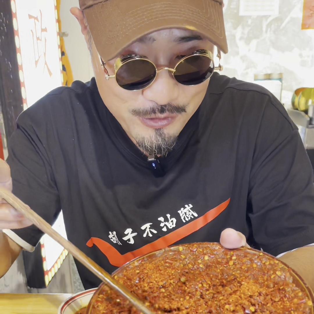 很久没吃到这么优秀的锅底了，就是离我有点远，虢镇的朋友...