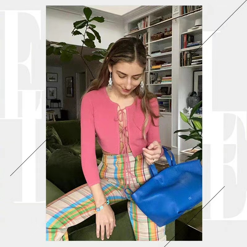 今年夏天不要规规矩矩的穿针织衫了！大胆的露肤穿，秒变性感辣妹