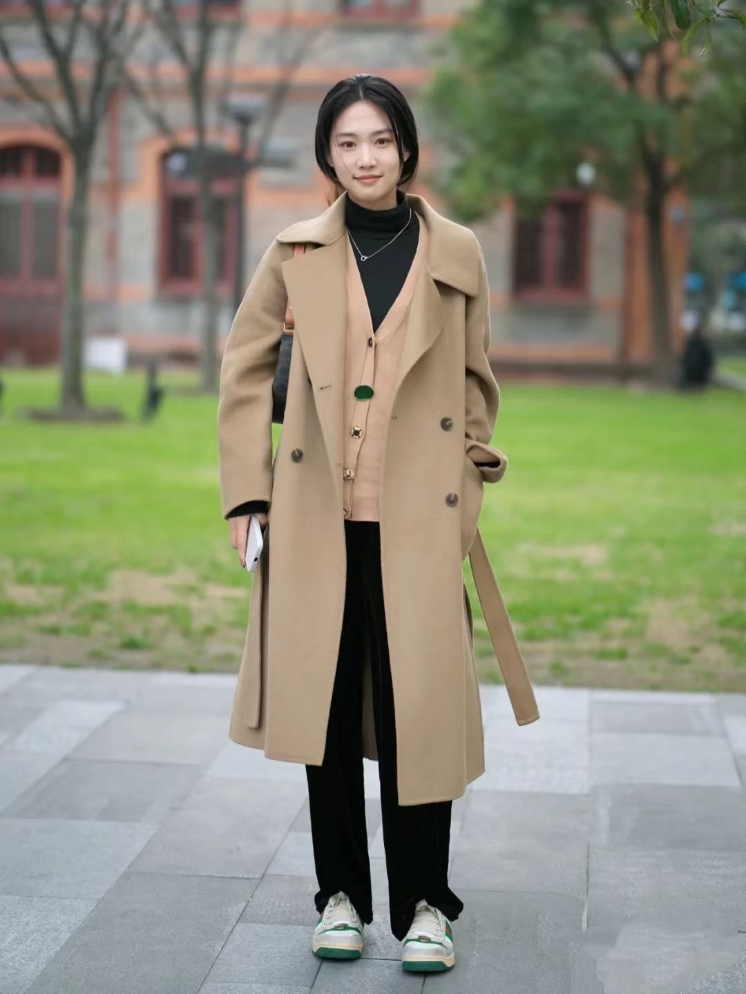 流行的运动鞋怎么搭配衣服,运动鞋秋季版怎么搭配衣服