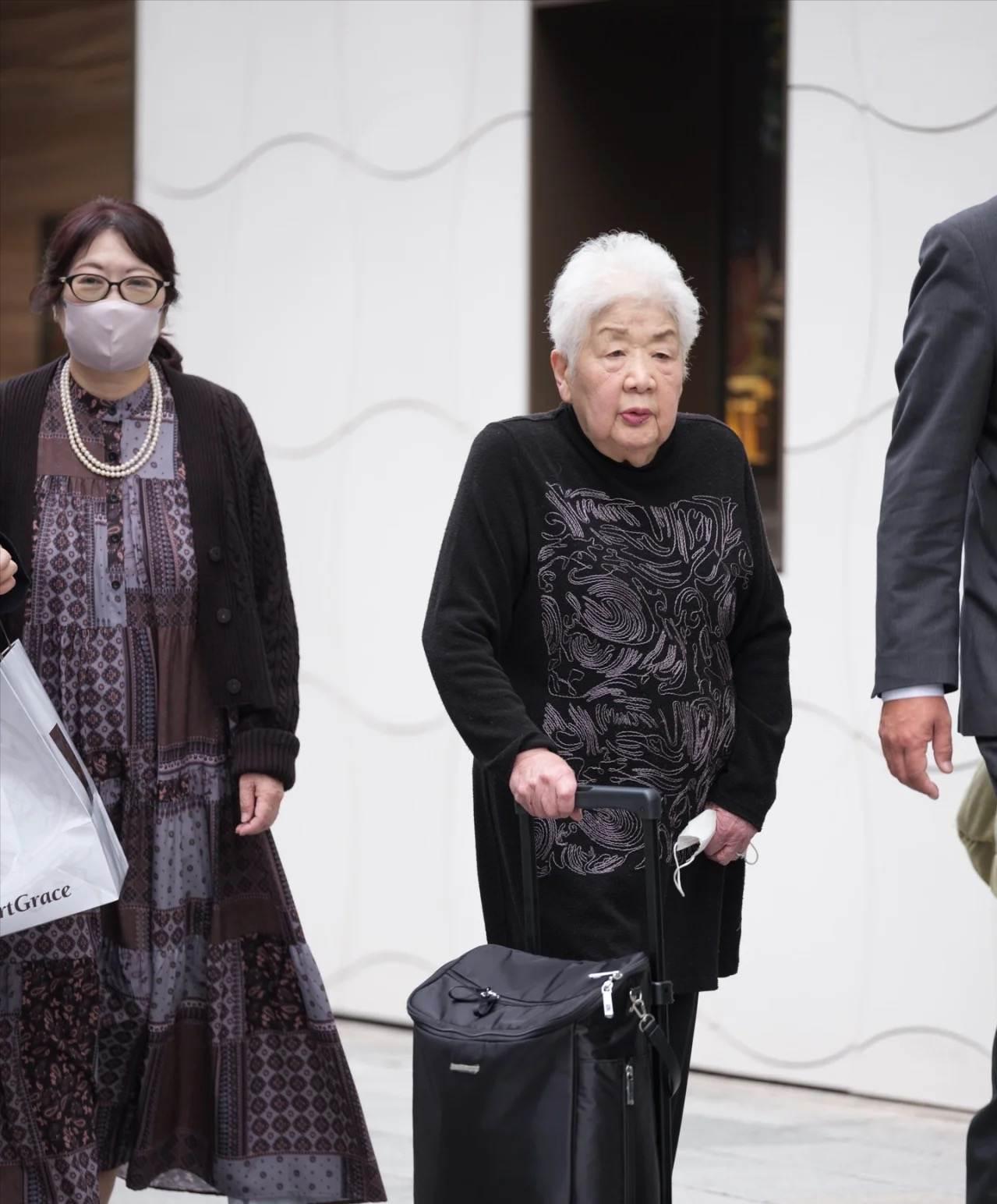 被街拍惊艳了,日本老人穿搭街拍