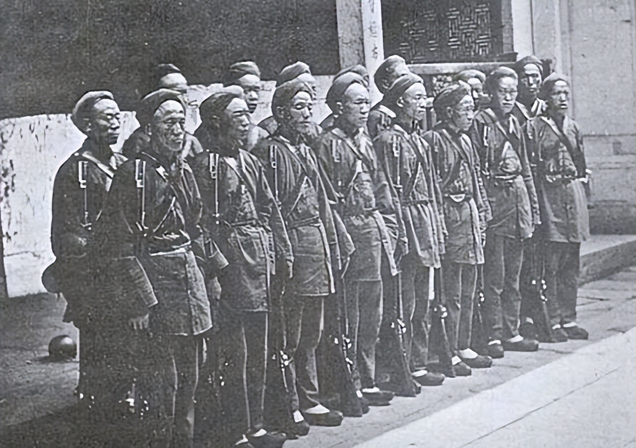 清朝灭亡后太监都去哪了,清朝灭亡后宫里的太监都去哪了