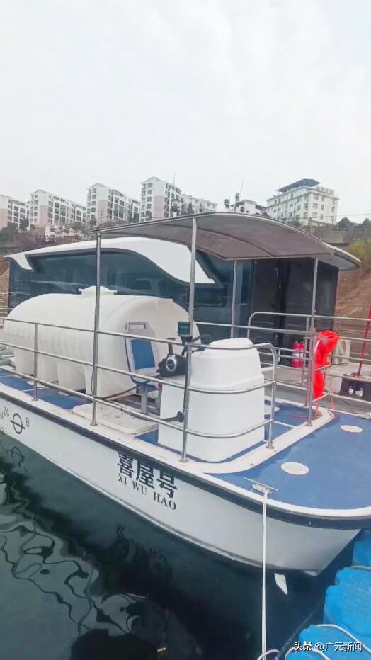 在白龙湖上和鱼群共眠这样的浪漫漂浮酒店能给