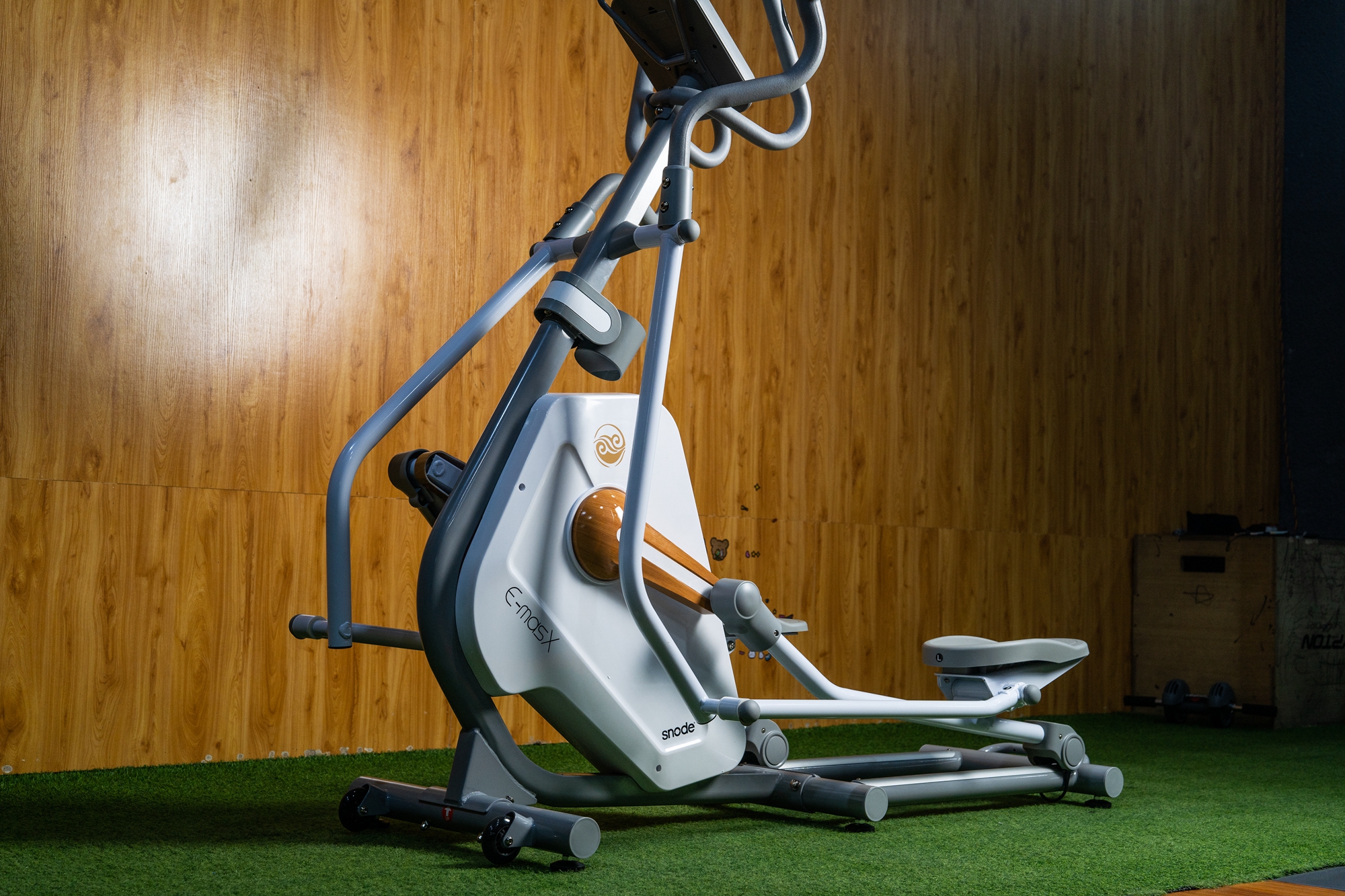 椭圆机相对跑步机的好处,椭圆机跑步机运动效果一样吗