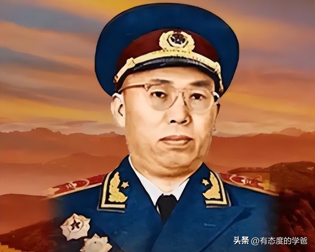 22岁担任军政委，革命13年后却成师级干部，大授衔时难倒罗荣桓